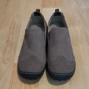 JBU Women's Brown Slip-On Loafers